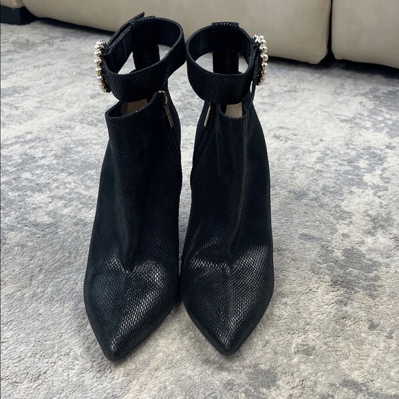Jimmy Choo Black Embossed Leather Ankle Boots Heeled Pearl Buckle Sz 39 - Picture 6 of 13
